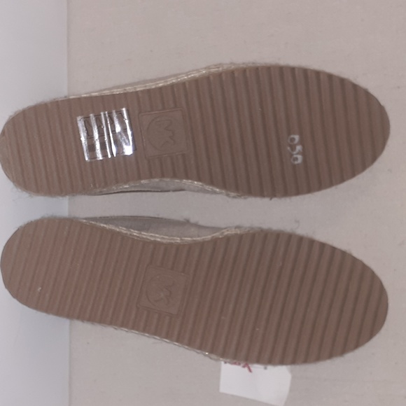 NWT' Women's Linen Michael Kors Espadrilles. - Picture 3 of 7